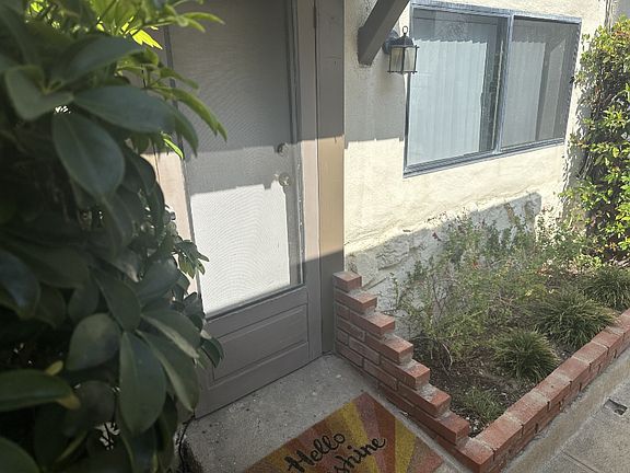 3rd image of 208 1/2 38th St #A