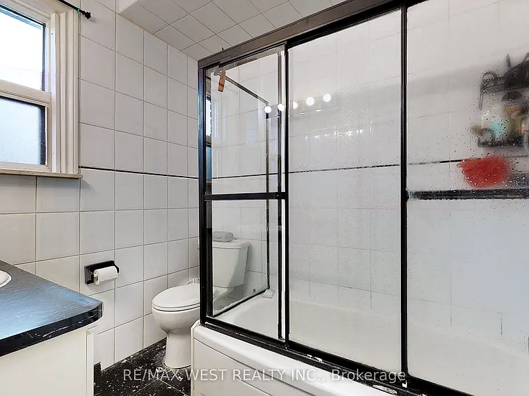 139 Ranee Ave #MAIN FLOOR — Photo 27