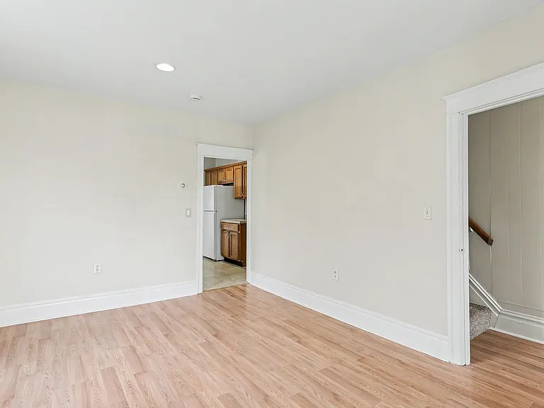 145 15th St — Photo 6