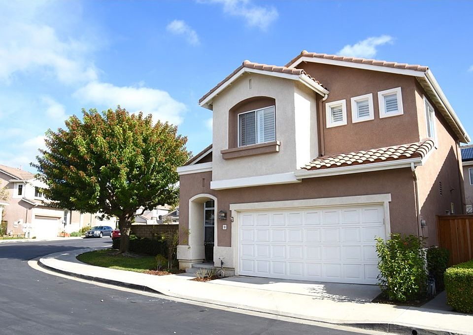 1st image of 10 Tanglewood Ln