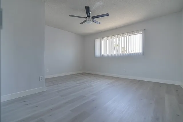 4060 Stevely Ave #19 — Photo 15