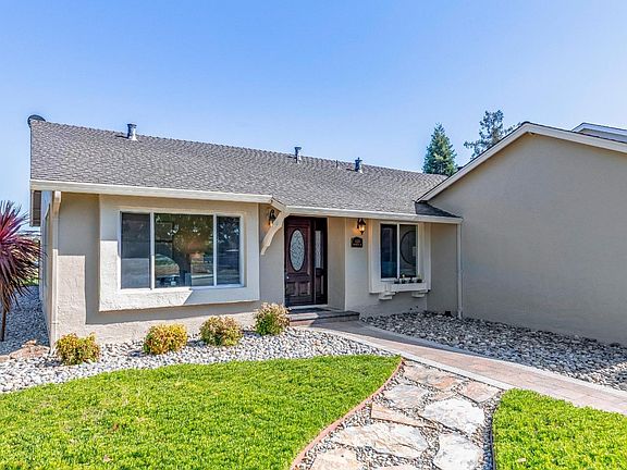 4th image of 528 Edelweiss Dr