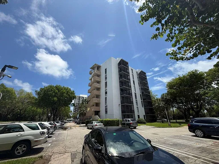 3301 N Country Club Dr #209 — Photo 2