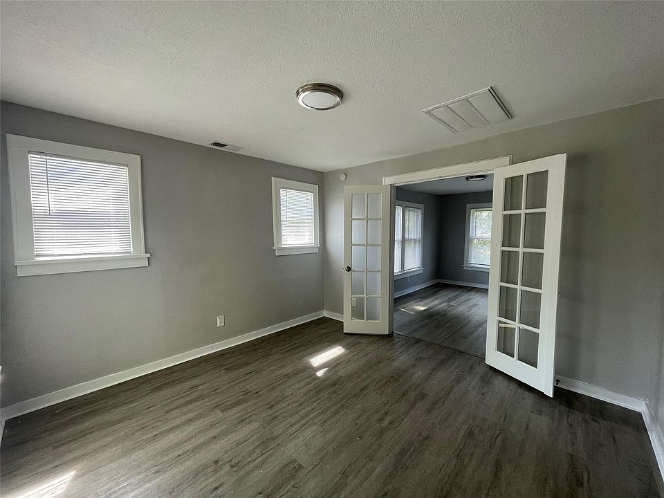 1st image of 904 Fields St