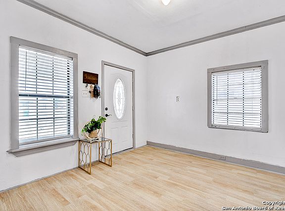4th image of 842 Division Ave