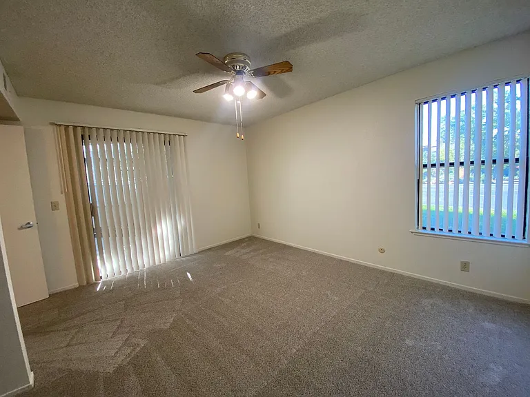 Eastlake Apartments — Photo 24