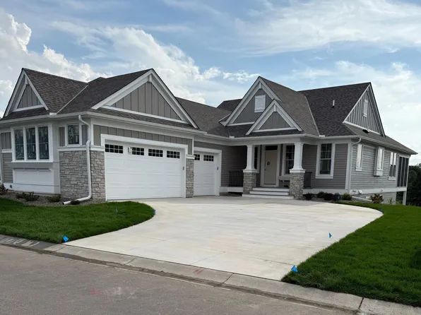 113 Spring Farm Rd, North Oaks, MN 55127