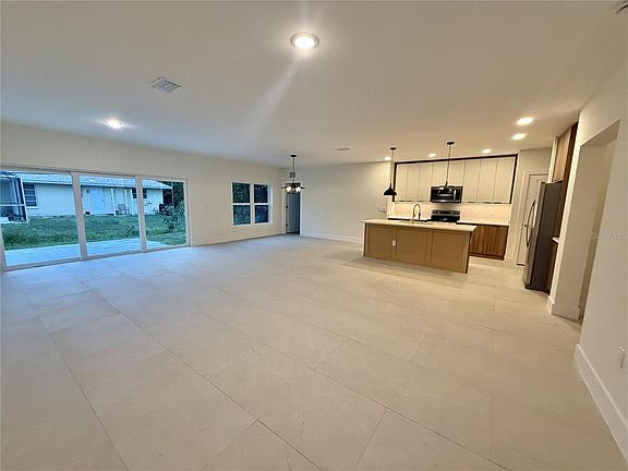 3rd image of 5820 Oxalis Rd