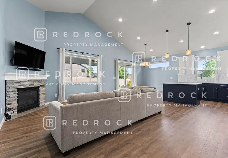 1725 N Meyers Ct — Photo 10