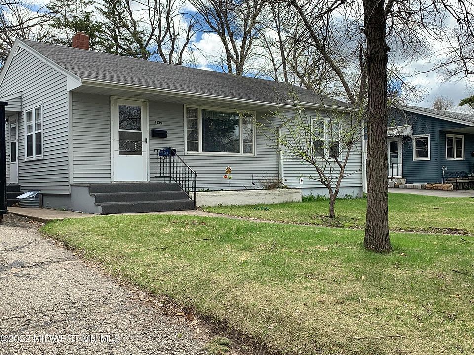 1239 Summit Ave, Detroit Lakes, MN 56501 Zillow