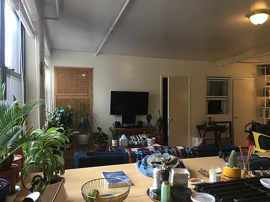 Rented by R New York | media 21