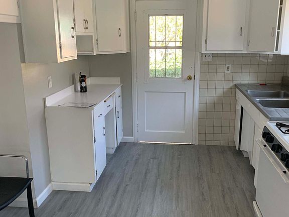 5th image of 827 W Mabel Ave #B