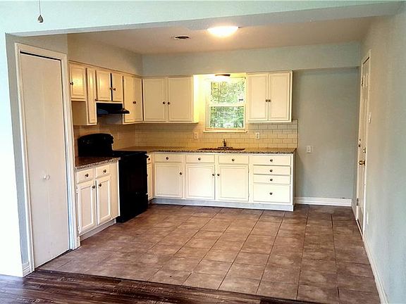 2nd image of 1205 Edgemont Dr