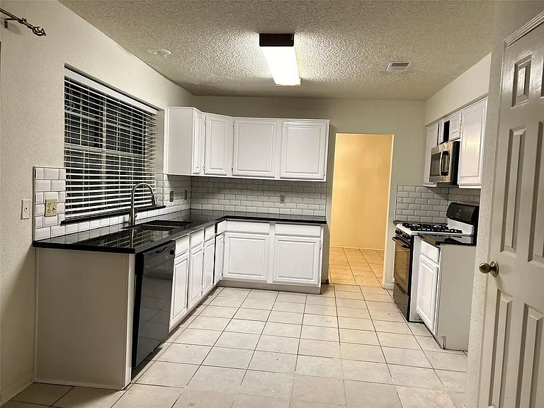 3106 Rimrock Dr — Photo 10
