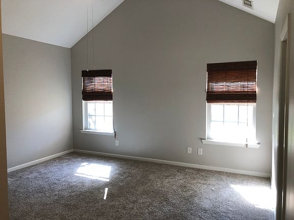 5th image of 324 E River Bend Dr