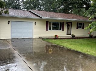 702 Maple St, Oakland, IL 61943