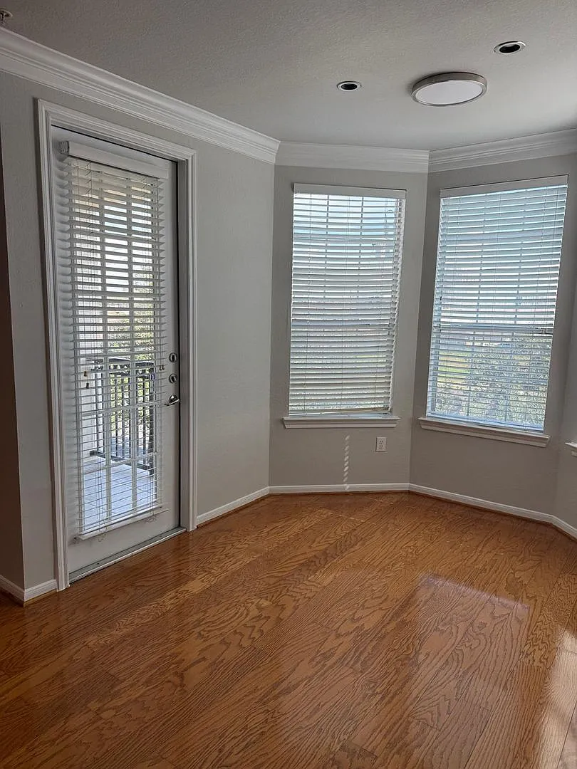Prime Kirby Location! Spacious 2BR/2BA Condo with Resort-Style Amenities — Photo 4