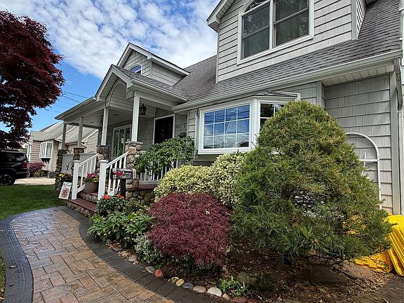 4th image of 263 Charles Avenue