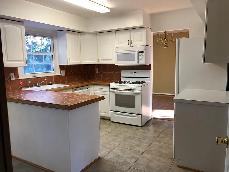 6221 Garretson St — Photo 13