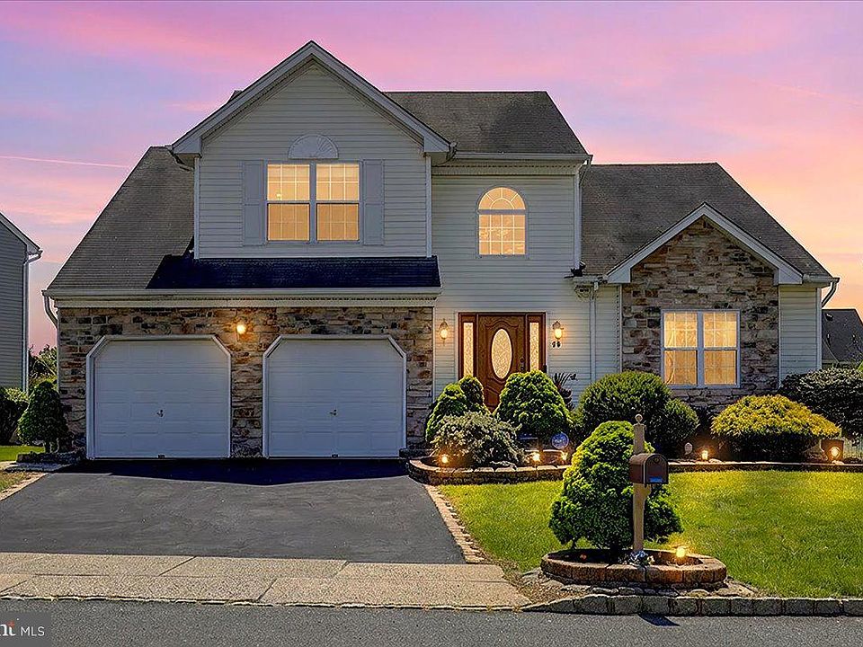 1st image of 30 Francis Dr