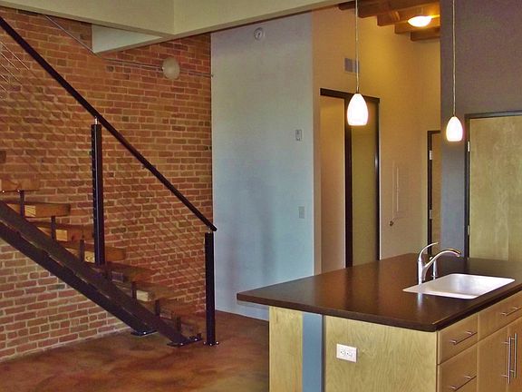 4th image of 1615 Ludington St APT 3E