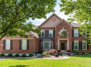 465 Springhouse Dr, Springboro, OH 45066