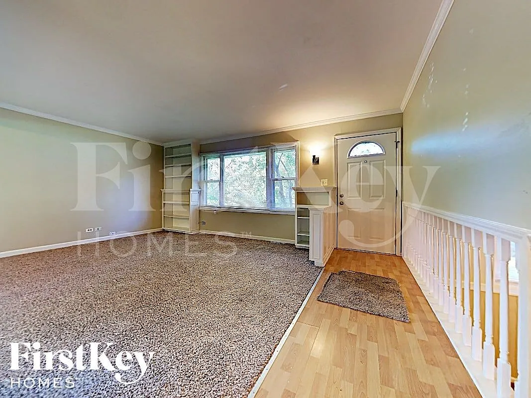 4 bed, 2.0 bath, 1048 sqft, $3,120 — Photo 2