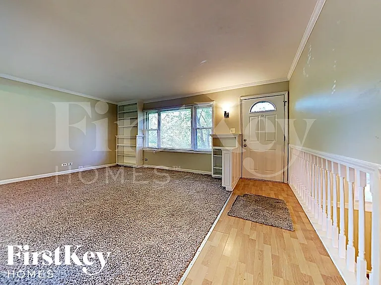28W608 Bolles Ave — Photo 2