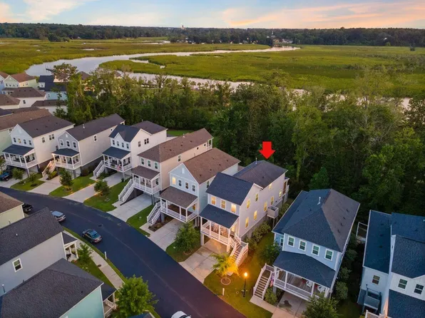 3008 Evening Tide Dr, Hanahan, SC 29410
