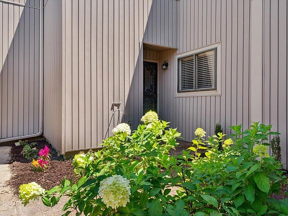 2nd image of 828 Creekside Dr #2403