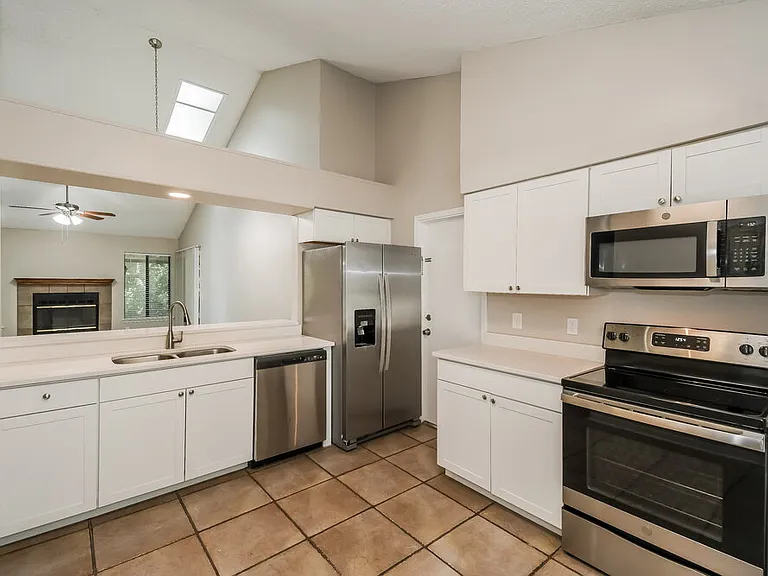4176 Rollingwood Ct — Photo 6