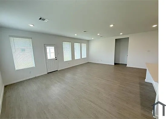 423 Amy St — Photo 44
