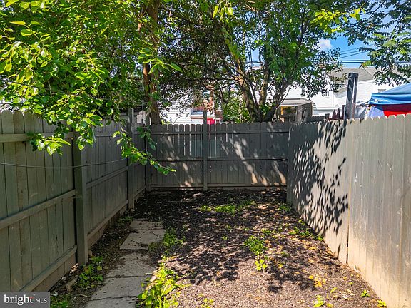 4th image of 232 N Railroad 1/2 St
