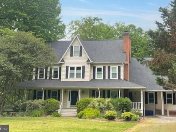 12439 N Oaks Dr, Ashland, VA 23005