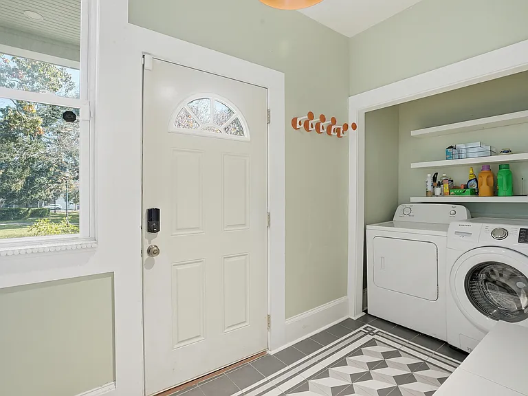 524 E Henry St — Photo 31