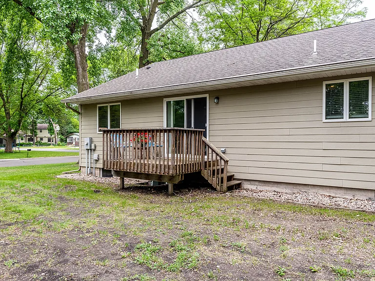 1613 Sharon Dr — Photo 3
