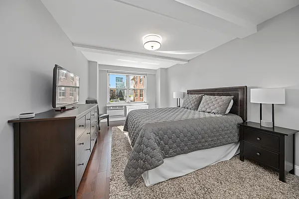 Sold by Douglas Elliman | media 21