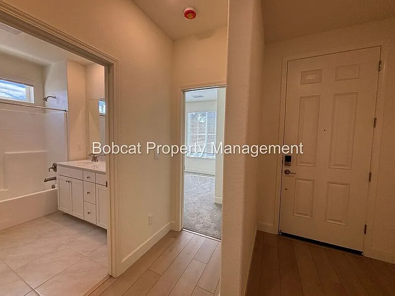 4 bed, 2.5 bath, 2175 sqft, $2,903 — Photo 2