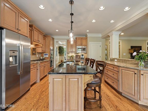 3rd image of 519 Cumberland Ridge Dr
