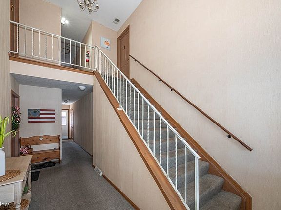 4th image of 852 Pearson Cir Unit 3