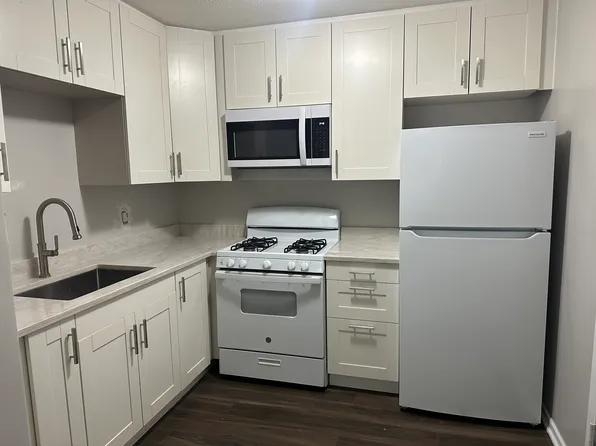 321 79th Way NE APT 3, Minneapolis, MN 55432