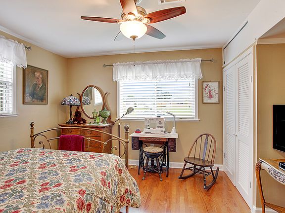 4th image of 2303 Prentiss Ave