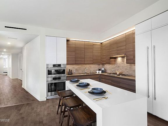 2nd image of 285 W 110th St Unit Penthouse