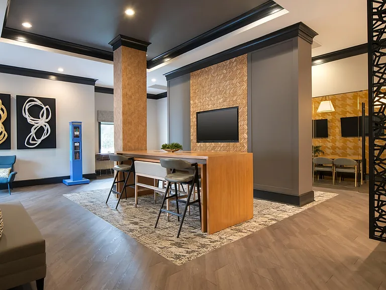 The Alexander Apartments — Photo 4