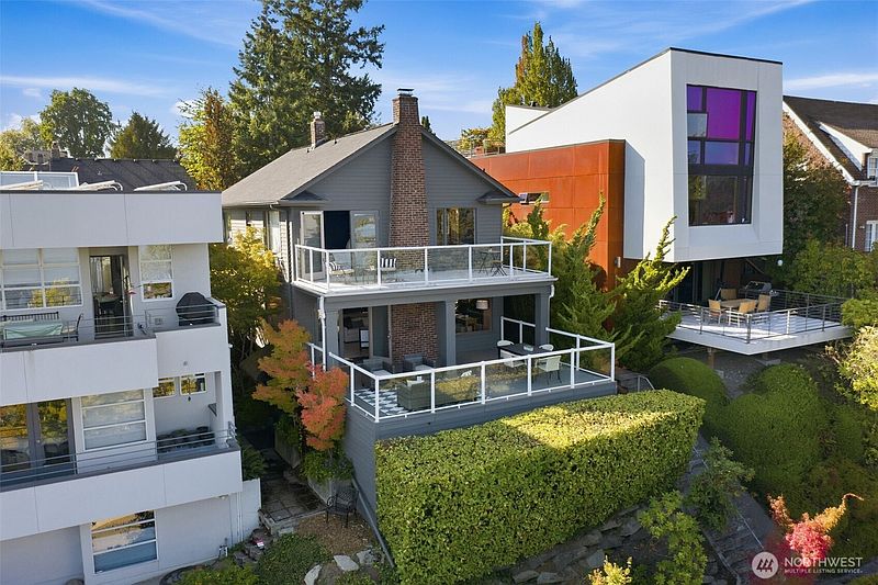 3rd image of 2039 34th Avenue S
