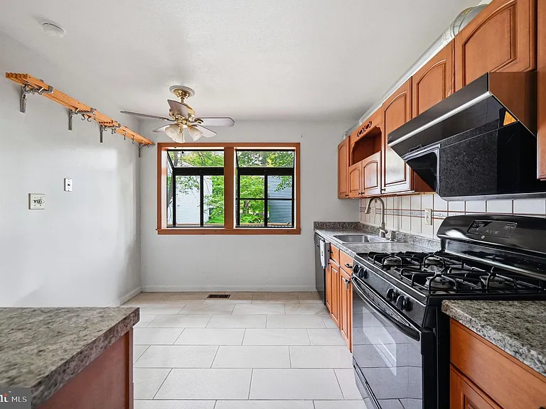 6251 Parallel Ln — Photo 8