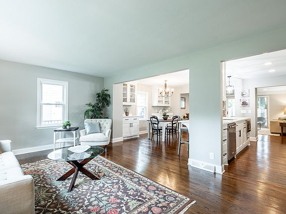 2nd image of 6140 N Shoreland Ave