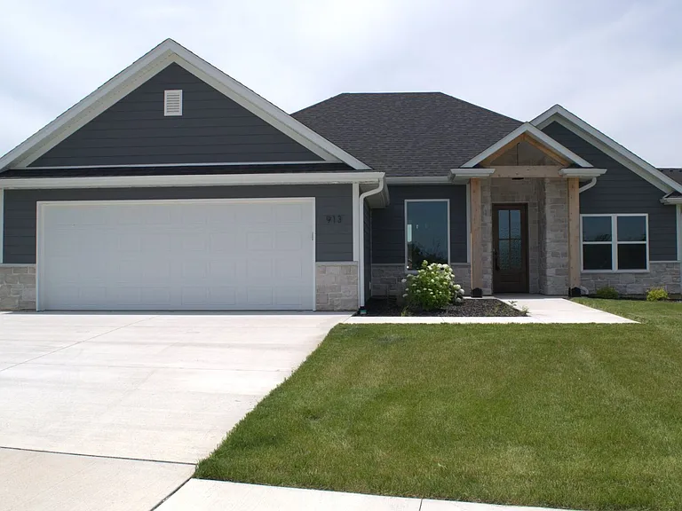 913 Spyglass Ct — Photo 2