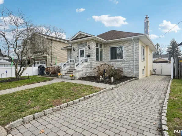 70 Delford Ave, Bergenfield, NJ 07621