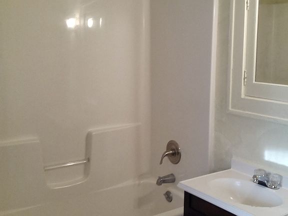4th image of 207 E Holmes St